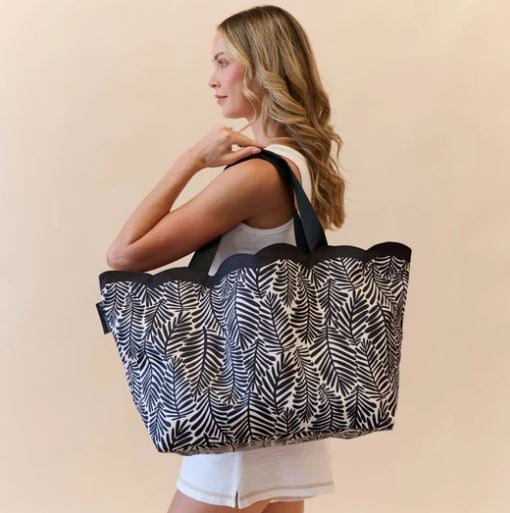 Scalloped Beach Bag- Palm Noir